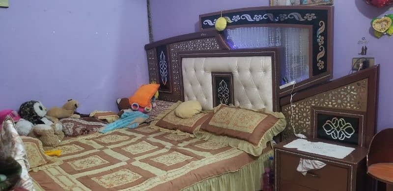 wooden queen size bed with dressing table available 2