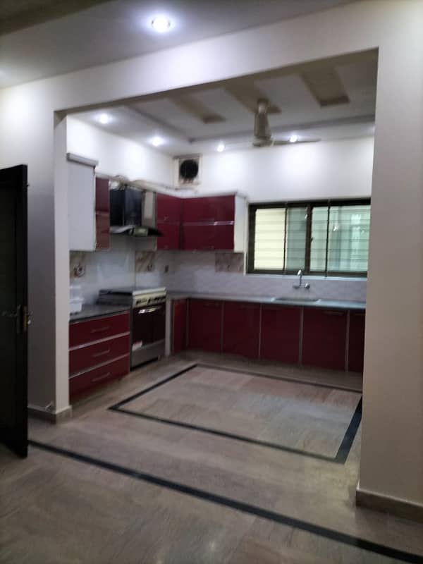 10 Marla Upper Portion 3 Bed Like Brand New Available For Rent In Overseas B Block Bahria TOwn Lahore 7