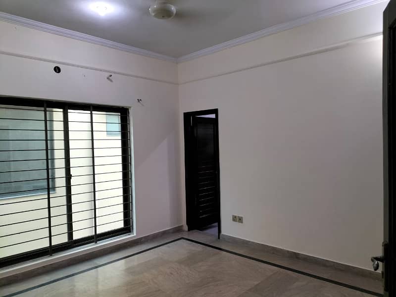 10 Marla Upper Portion 3 Bed Like Brand New Available For Rent In Overseas B Block Bahria TOwn Lahore 18