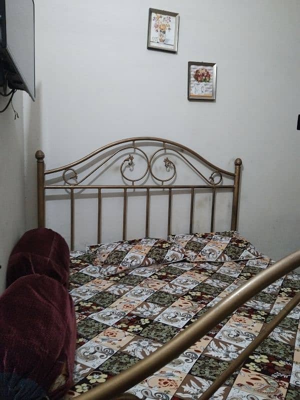 king size iron bed 0