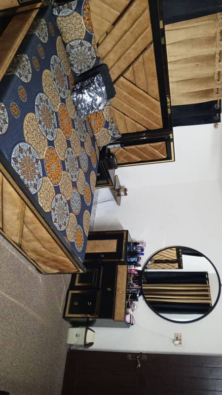 18000. ladies furnished room for rent. Gulshan block 16 erum center boundary waal project 4 floor iftikhar estate 4