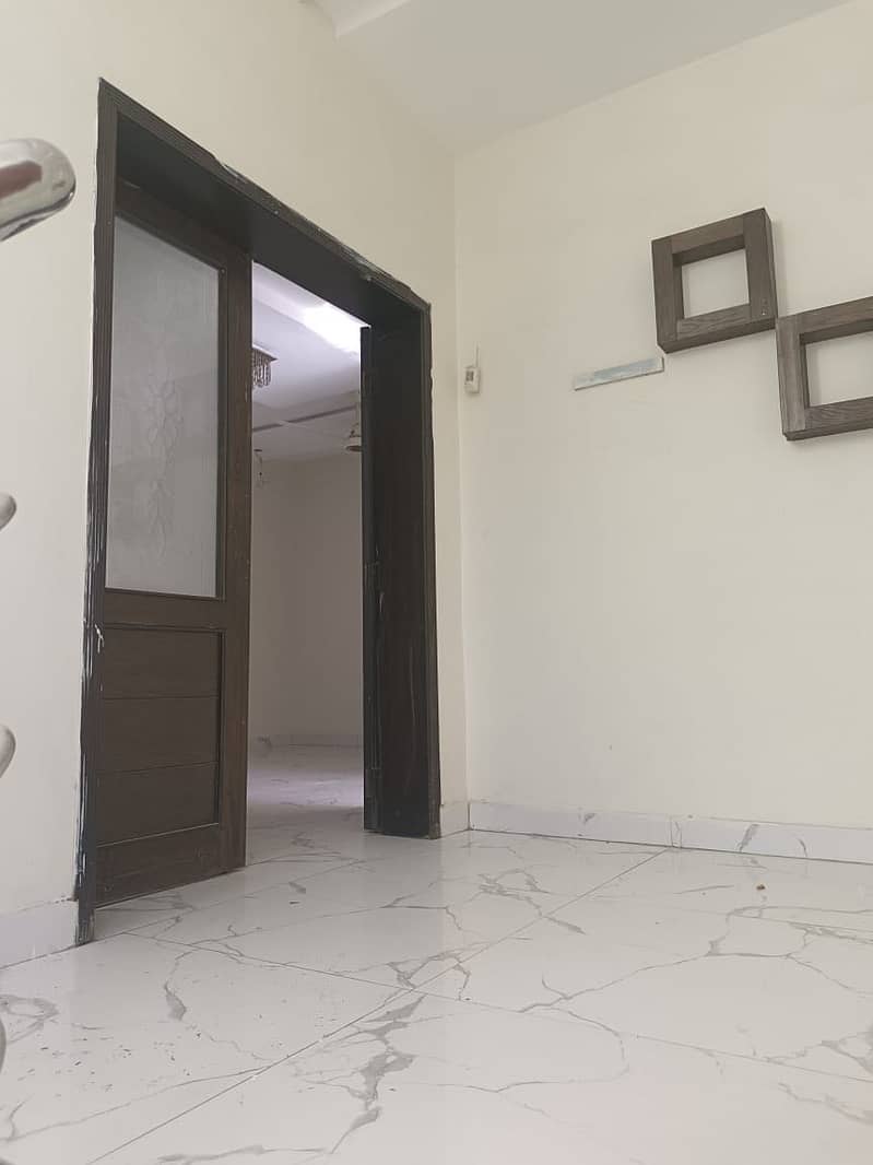 10 marla Upar portion available for rent 6