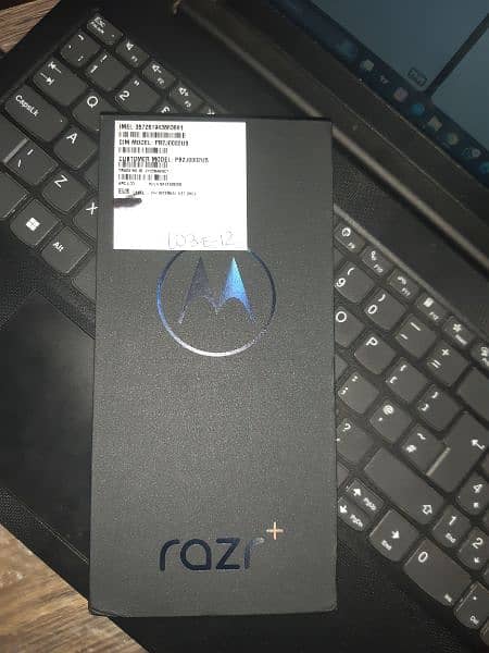 Motorola Razr 50 Ultra 0