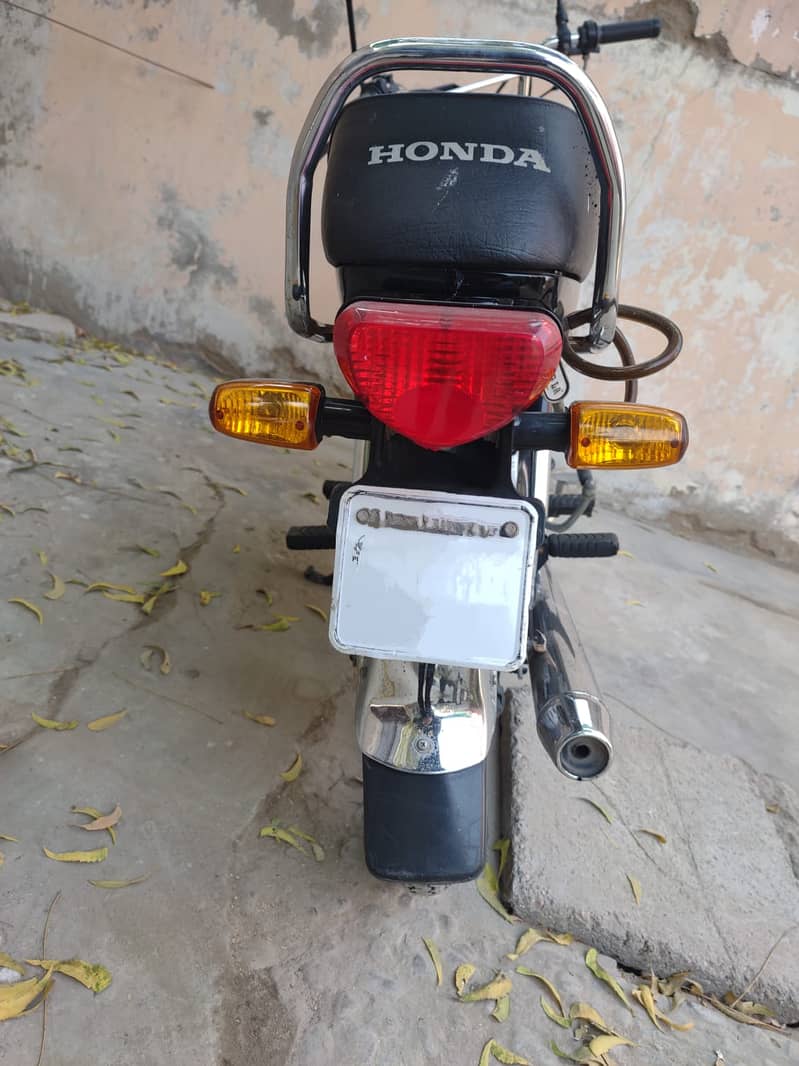 Honda CD 70 2023 3