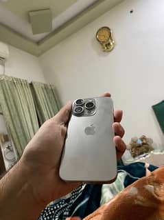 iphone 15 pro natural titanium