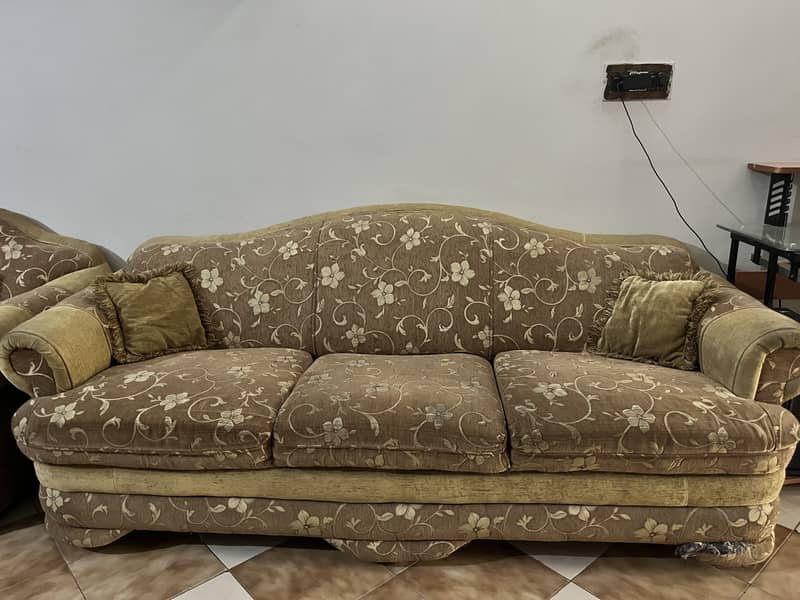 5 seater sofa set with cushions available 0