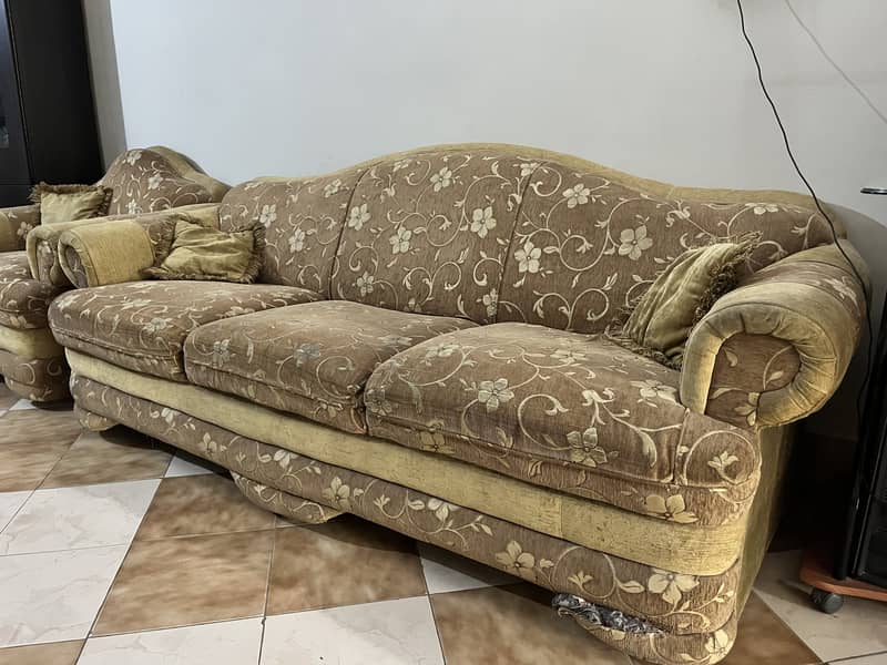 5 seater sofa set with cushions available 1