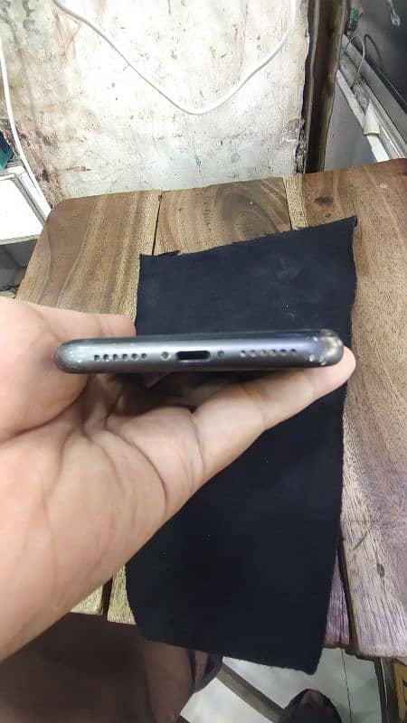 iphone 11 64gb condition 10/8 batery health 75 2