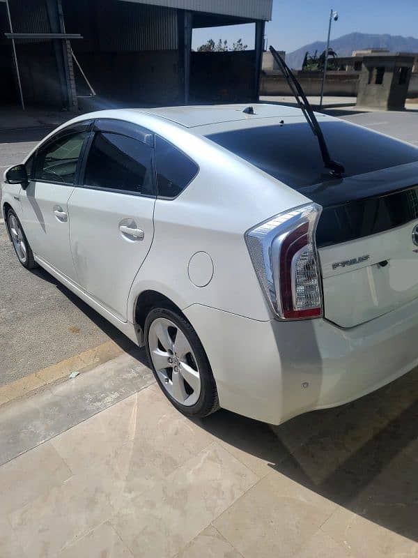 Toyota Prius 2013 4