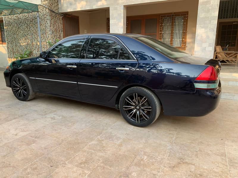 Toyota Mark II Grande 2.0 Model (2004) 4