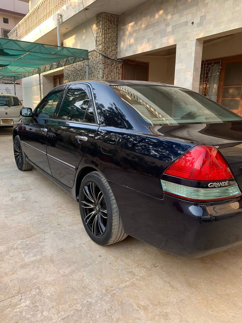 Toyota Mark II Grande 2.0 Model (2004) 9