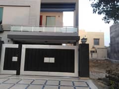 10 Marla Like New House For Rent In Janiper Block Sector C Bahria Town Lahore