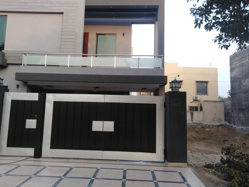 10 Marla Like New House For Rent In Janiper Block Sector C Bahria Town Lahore 0