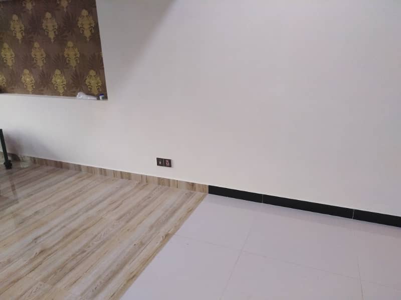 10 Marla Like New House For Rent In Janiper Block Sector C Bahria Town Lahore 2