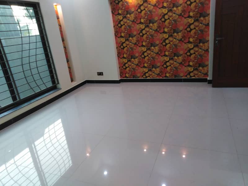 10 Marla Like New House For Rent In Janiper Block Sector C Bahria Town Lahore 7