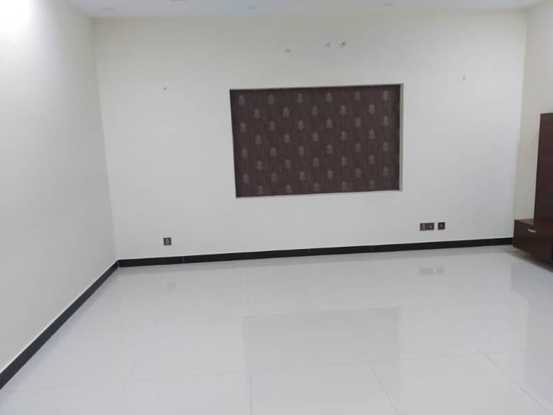 10 Marla Like New House For Rent In Janiper Block Sector C Bahria Town Lahore 21