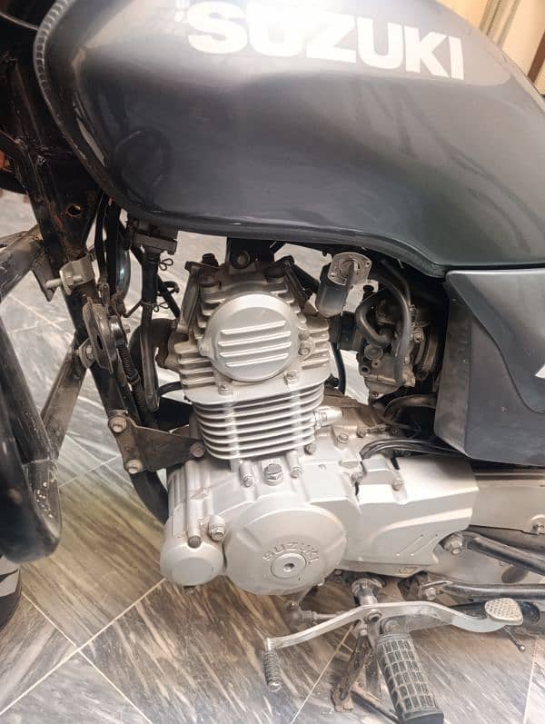 2017 Suzuki good in condition. all ok 6