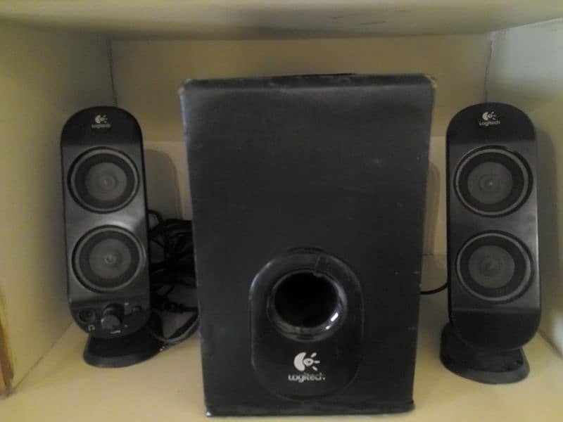 Logitech 2.1 Woofer Speakers 2