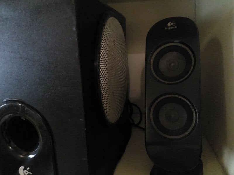 Logitech 2.1 Woofer Speakers 3