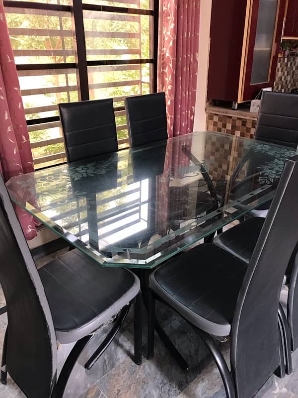 Dining Table with 6 chairs 0