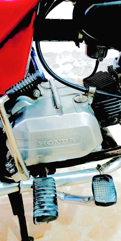 Honda 100 Old is Gold 11