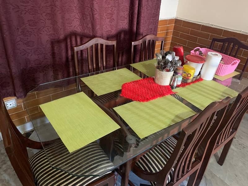 6 seater glass dining table in excellent condition 1