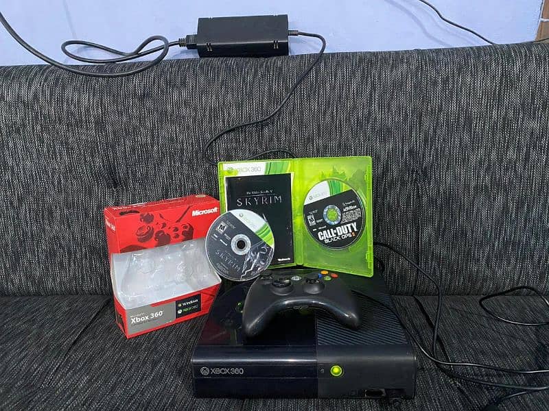 Xbox 360 E Slim 1