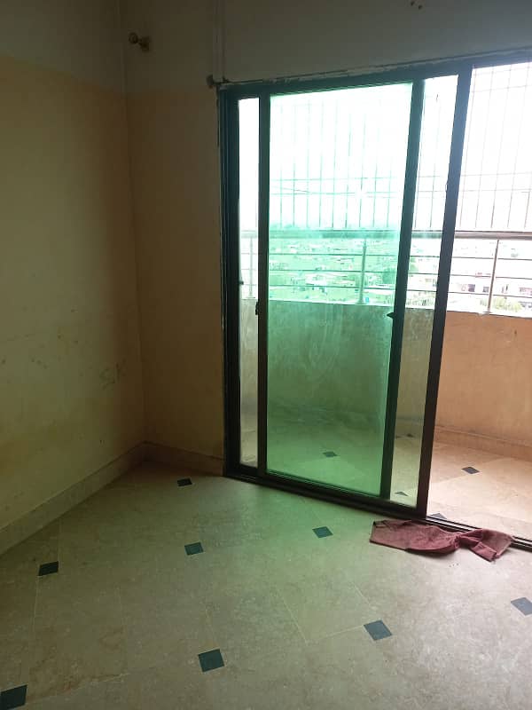 3 bed dd corner flat for rent on main road project 1