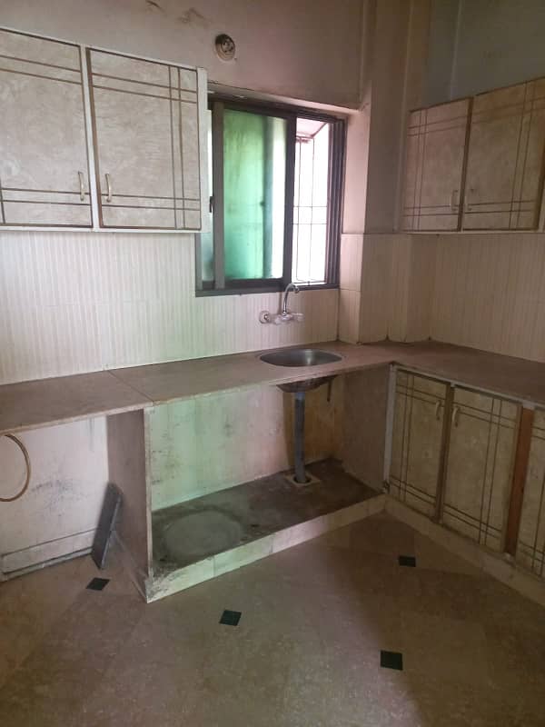 3 bed dd corner flat for rent on main road project 2