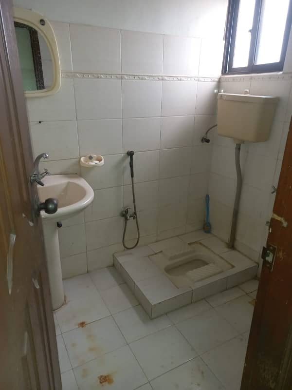 3 bed dd corner flat for rent on main road project 3