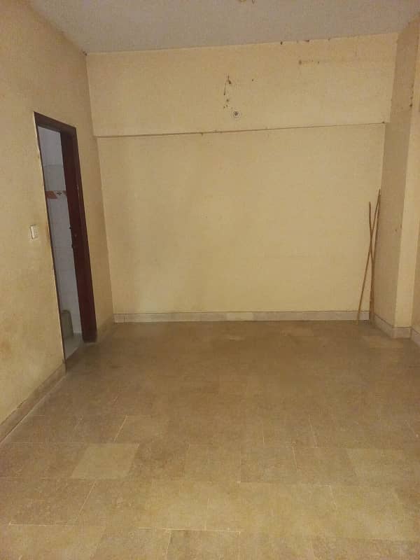 3 bed dd corner flat for rent on main road project 6