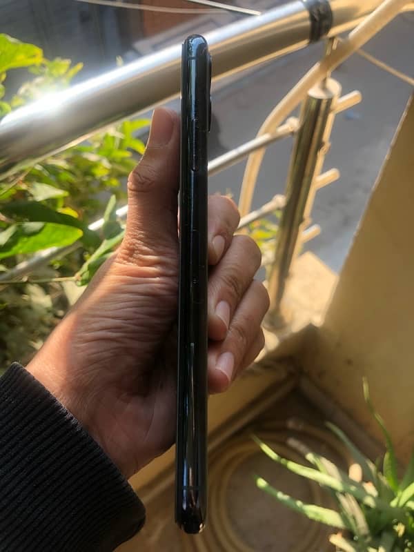 IPhone 11 Pro Max Urgent sale 3