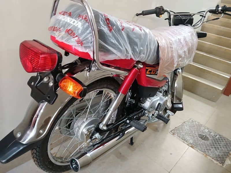 Honda CD70 2024 3