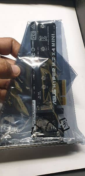 ASUS 3 way SLI (Nvidia) bridge & NVME to PCIE Adapter 4