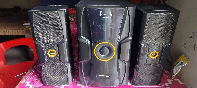 Bluetooth lunar speakers 0