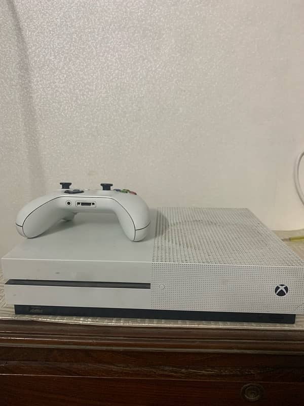 xbox one s 2016 500gb with one controller 3