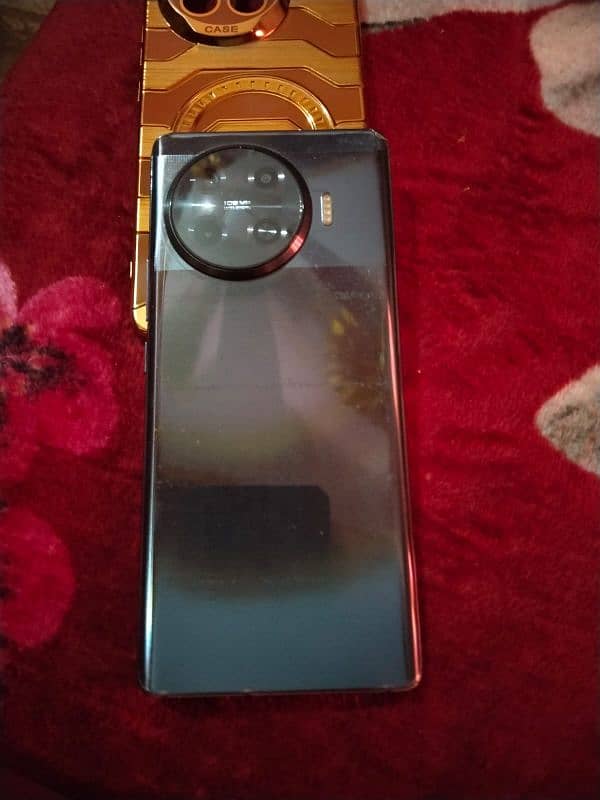 Tecno comon 20 pro Plus 8+8,256 pic me dakho friend carck hai tora sa 6