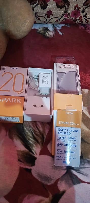 Tecno comon 20 pro Plus 8+8,256 pic me dakho friend carck hai tora sa 7