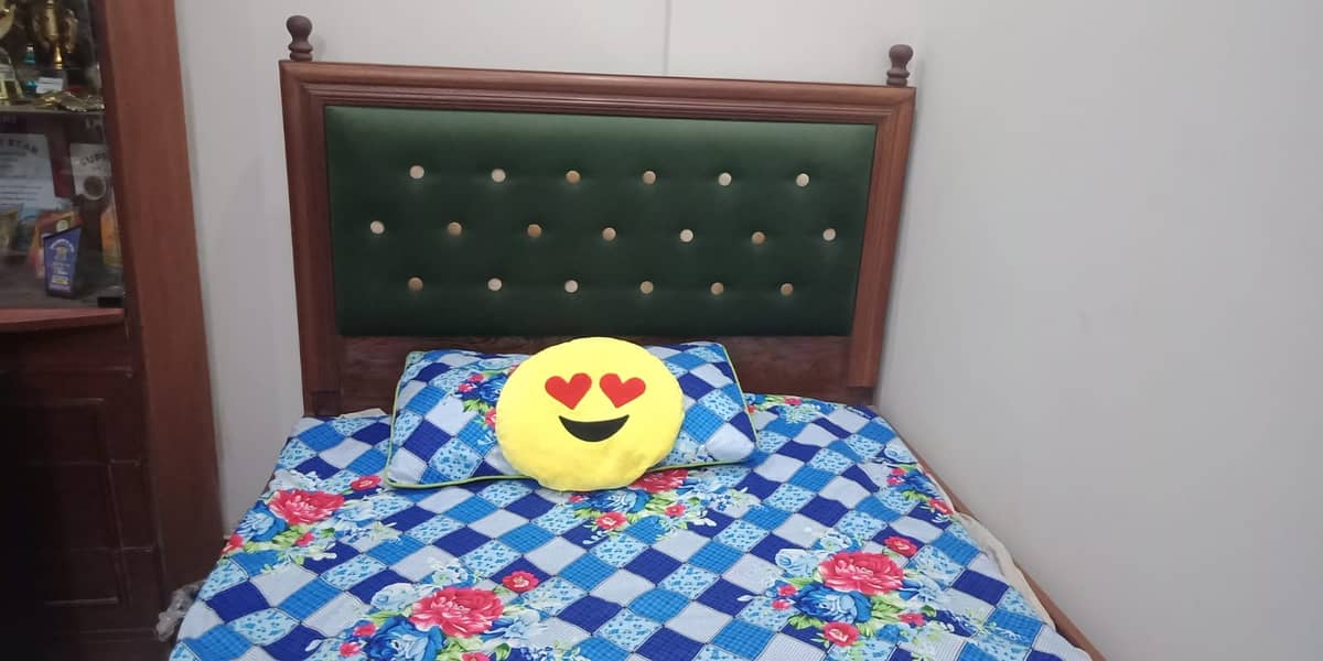 Single bed in very good position 1