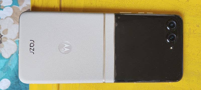 Motorola Razr 50 flip 8/256. NON PTA 3