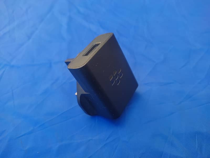 Blackberry Priv PTA original charger Saaf or genuine 9/10 7