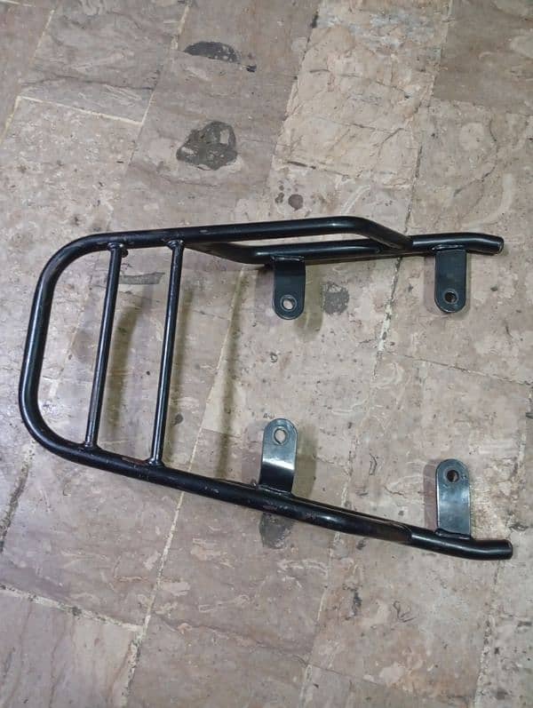 GD 110 ORIGINAL CARRIER TAIL STAND 2