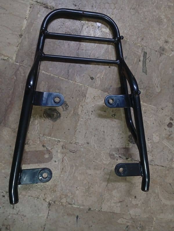 GD 110 ORIGINAL CARRIER TAIL STAND 4