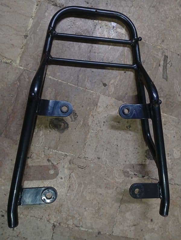 GD 110 ORIGINAL CARRIER TAIL STAND 5