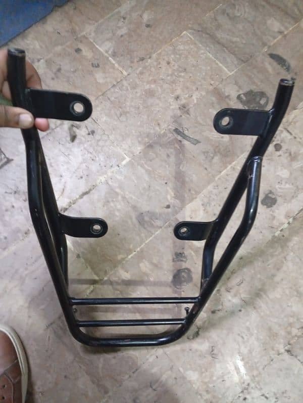 GD 110 ORIGINAL CARRIER TAIL STAND 6