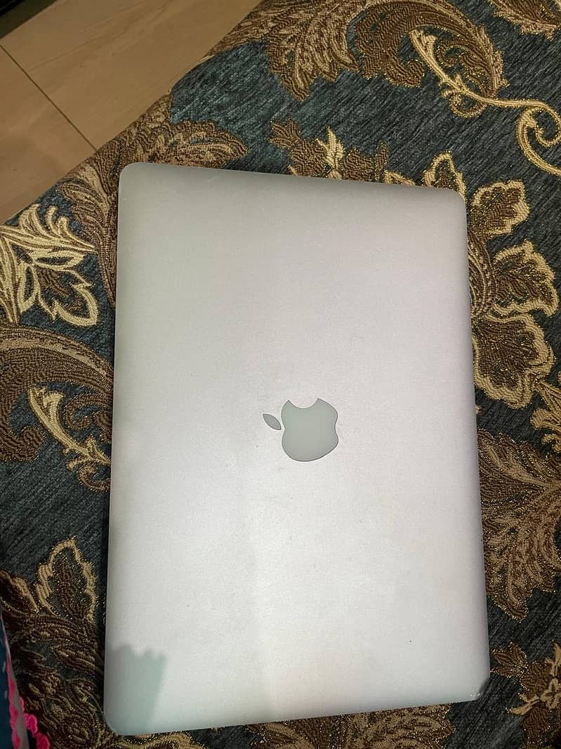 Apple  Mac book air  2012 6