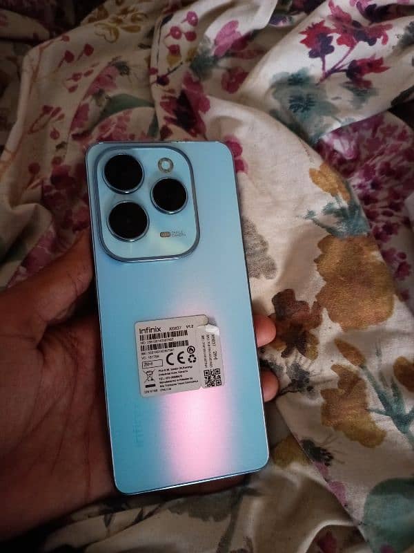 Infinix Hot 40 pro  16gb ram 256gb memory's with box and charger 1