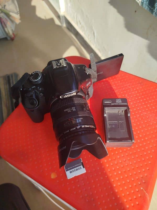 DSLR flip camera D600 (kiss) with lens 1