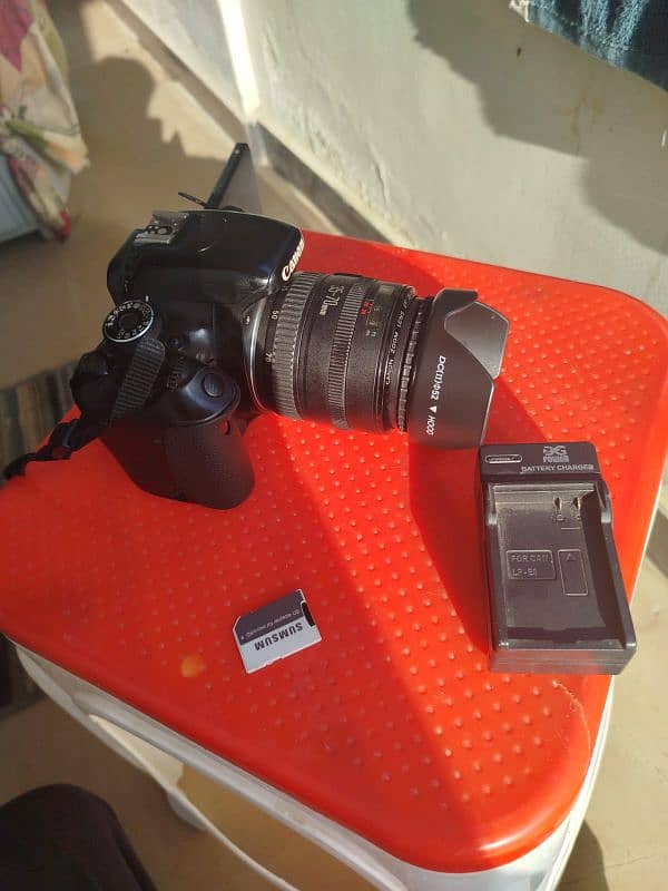 DSLR flip camera D600 (kiss) with lens 2