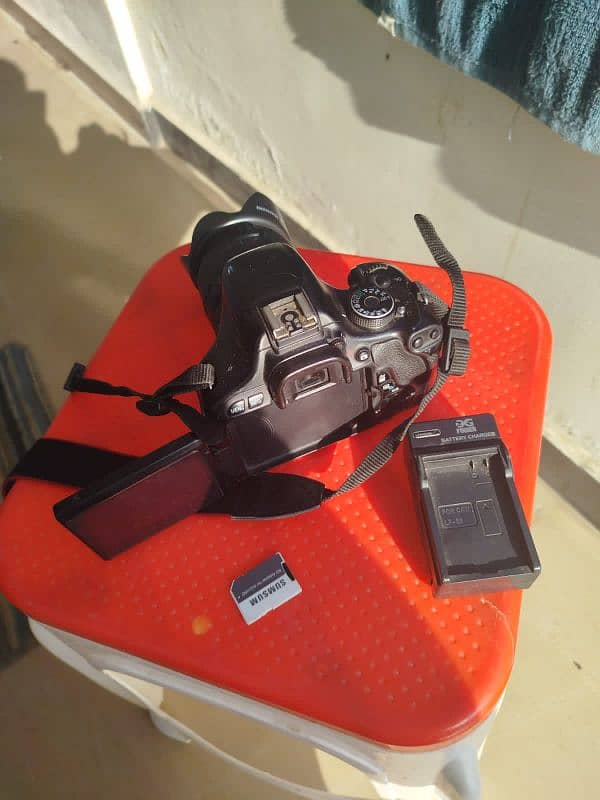 DSLR flip camera D600 (kiss) with lens 4